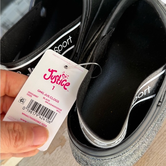 Justice Kids Black Clogs with Fun Charms NEW - Picture 3 of 4